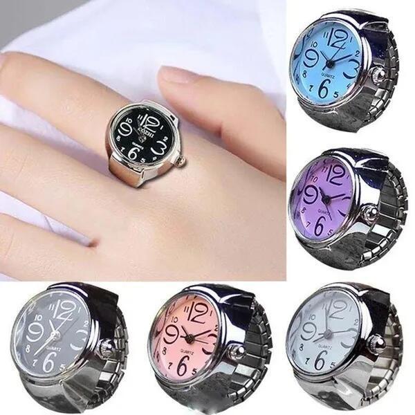 Anillo reloj plateado con forma de flor y números grandes, elegante y único, ideal para estudiantes.